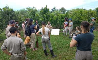 Imagen de Jornada sobre suelo y semillas con estudiantes de Ciencia Agraria de Capioví