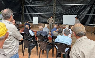 Imagen de Capacitación del SEY sobre plagas y enfermedades en yerba mate con productores de Oberá Imagen de Capacitación del SEY sobre plagas y enfermedades en yerba mate con productores de Oberá